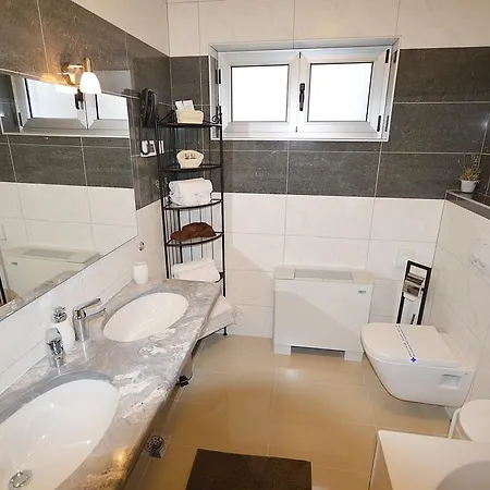 Apartment Airin * Задар