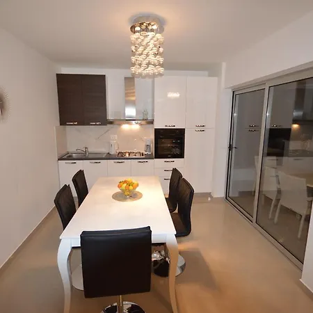 Apartment Airin Апартаменты *