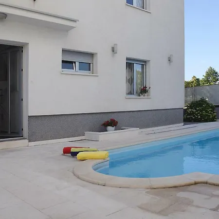 Apartment Airin Задар